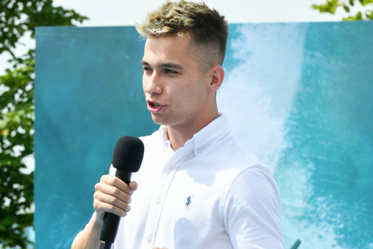 Akcje Ekipy szorują po dnie