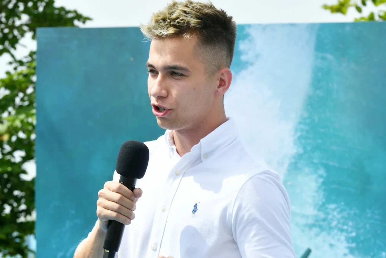 Akcje Ekipy szorują po dnie