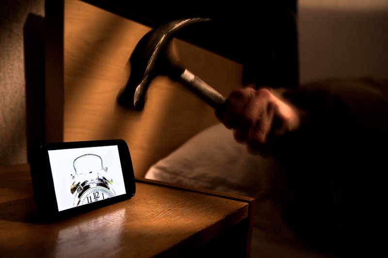 Wielu z nas każdego ranka ma ochotę rozwalić budzik.