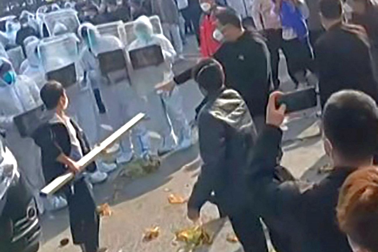 W fabryce produkujące iPhone'y wybuchły zamieszki