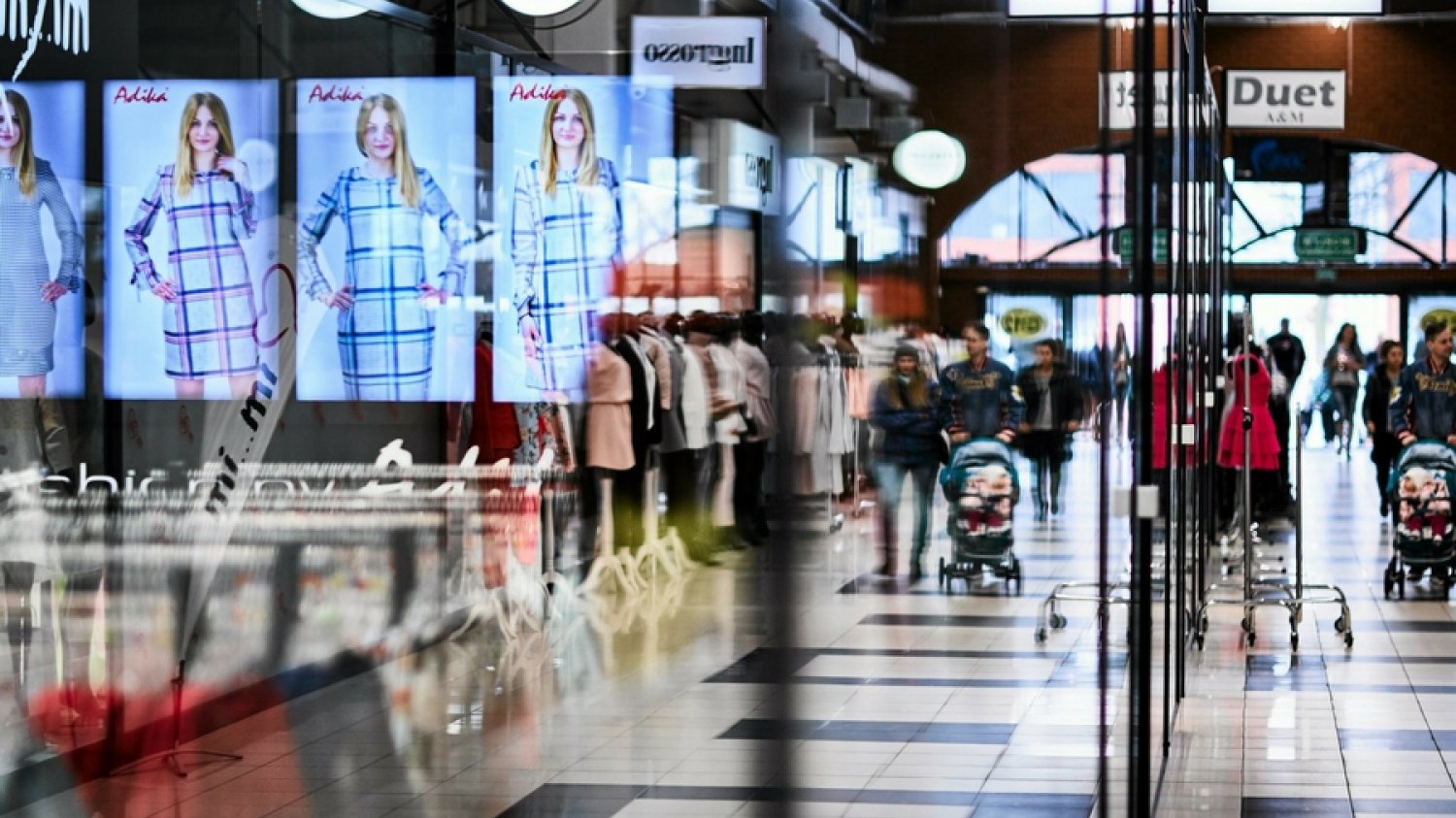 Centrum Handlowe Fashion Ptak w Rzgowie.