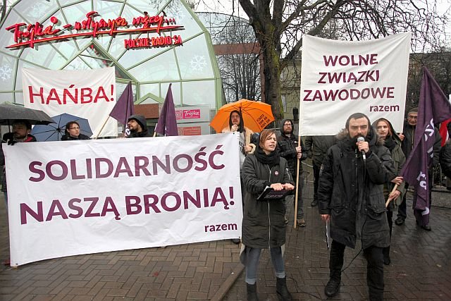 Radiowa Trójka doszła donajgorszego wyniku słuchalności w swojej historii. Pod siedzibą stacji odbyła się już niejedna pikieta przeciw zwalnianiu pracowników rozglośni.