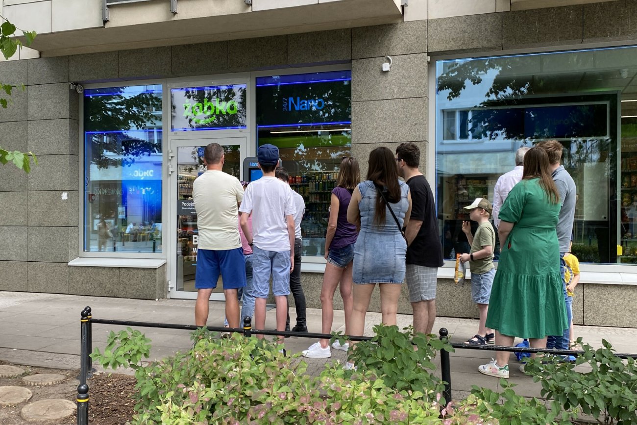 Na Black Friday w Żabce pojawią się Black Dogi