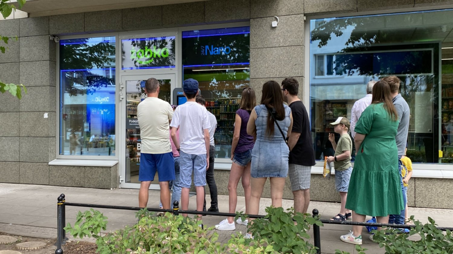 Na Black Friday w Żabce pojawią się Black Dogi