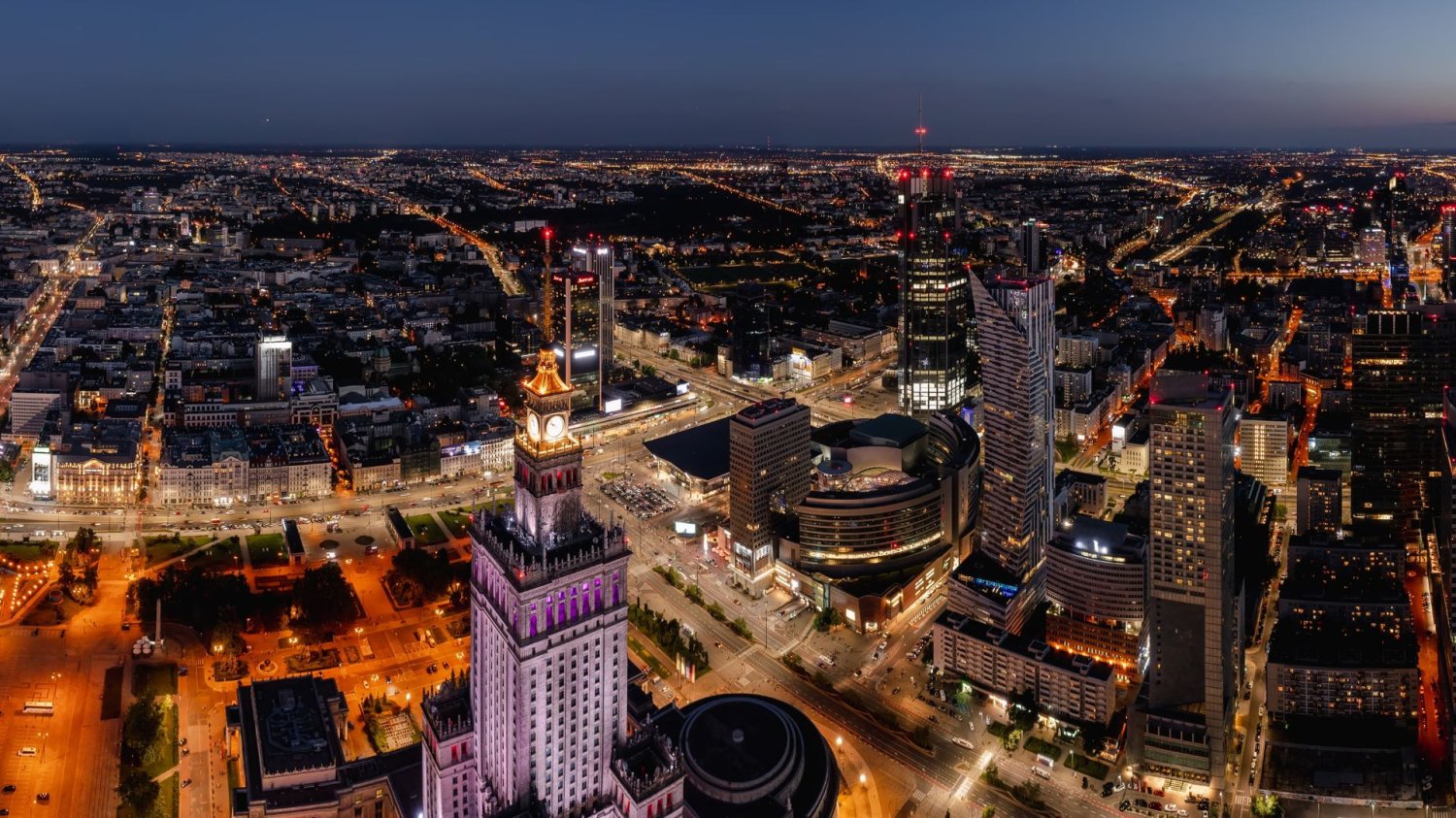 Niemcy nie dostrzegają w pełni siły Polski. A wiele rzeczy robimy lepiej Nocna panorama Warszawy.