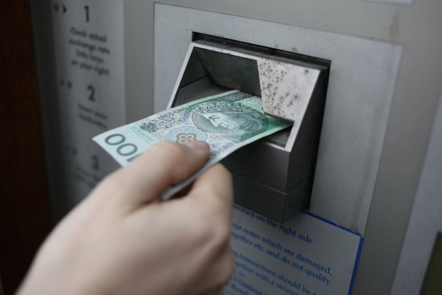 "Doktor Zagłada" (z ang. Dr Doom) zaleca inwestorom, by trzymali pieniądze w gotówce i bezpiecznych obligacjach.