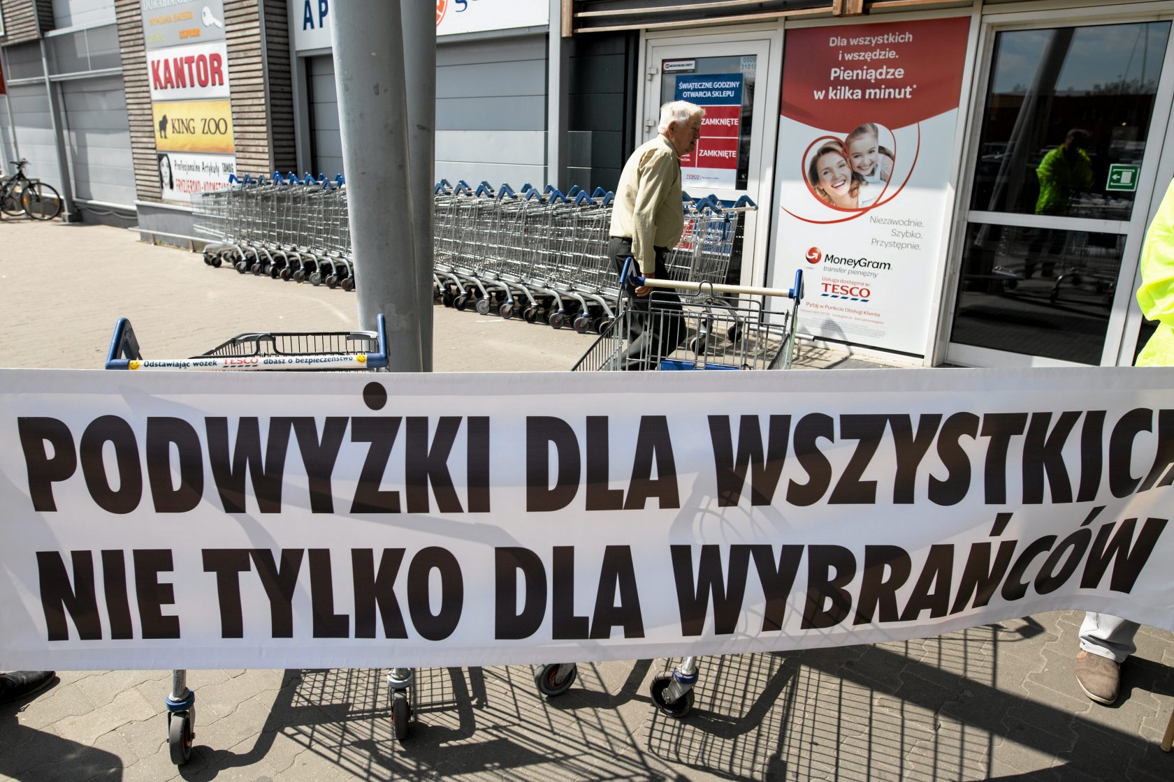 W Polsce mamy podwyżki pensji, ale i tak upłynie wiele czasu, zanim zbliżą się one do niemieckich wynagrodzeń