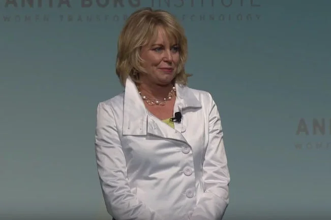 Rodzice Diane Bryant myśleli, że zostanie ona fryzjerką.