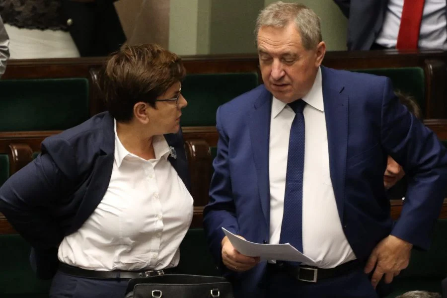 Henryk Kowalczyk, szef Komitetu Stałego przy Radzie Ministrów, oraz premier Beata Szydło.
