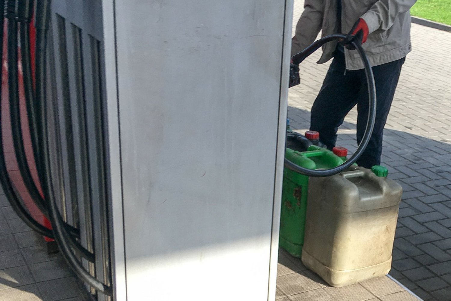 Ile przeciętny Polak zatankuje litrów benzyny?
