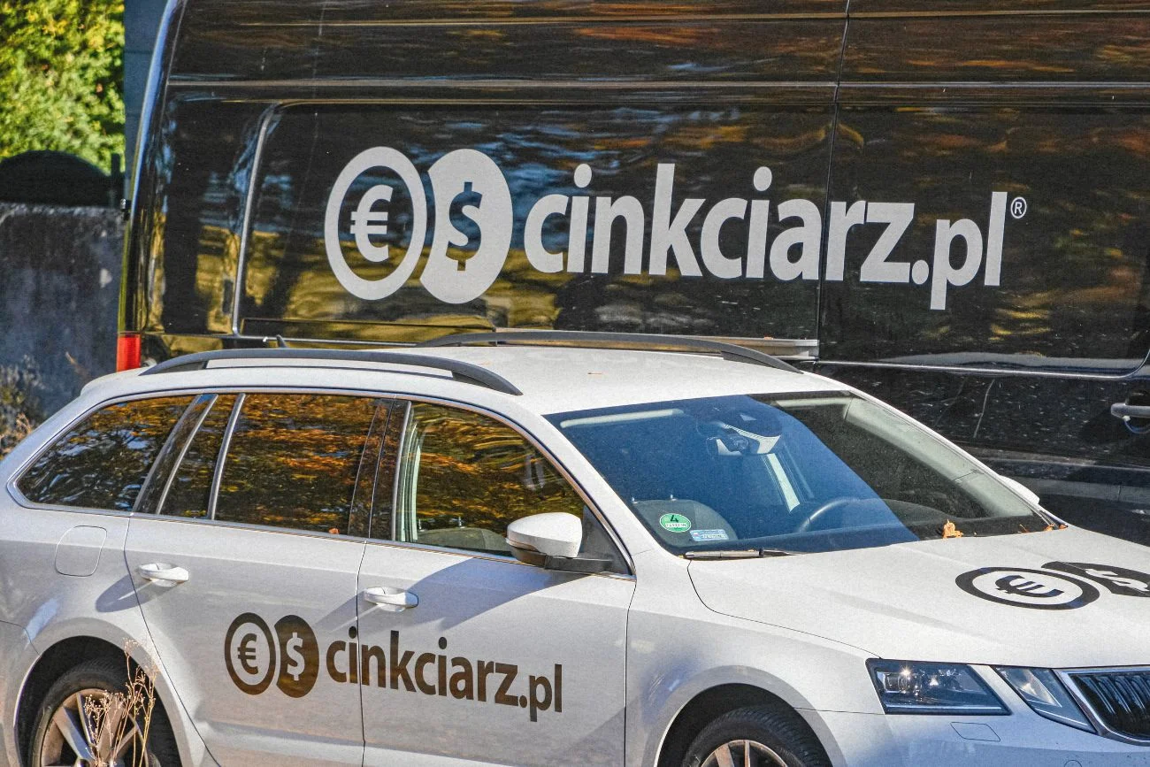 Samochody z reklamą Cinkciarz.pl