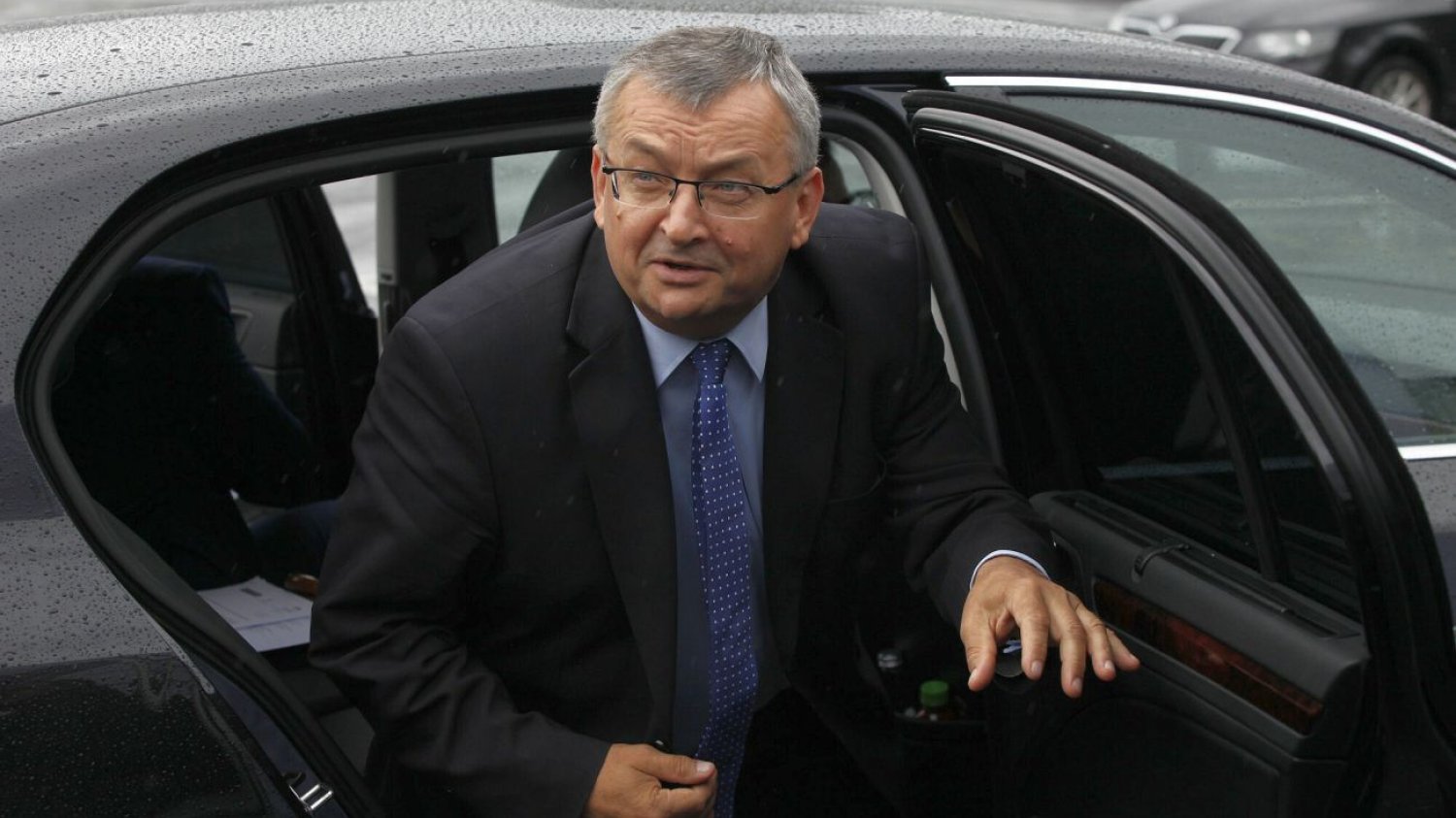 Minister Adamczyk odpowiedzialny za fotoradary, kupił za publiczne pieniądze urządzenie pozwalające ich unikać