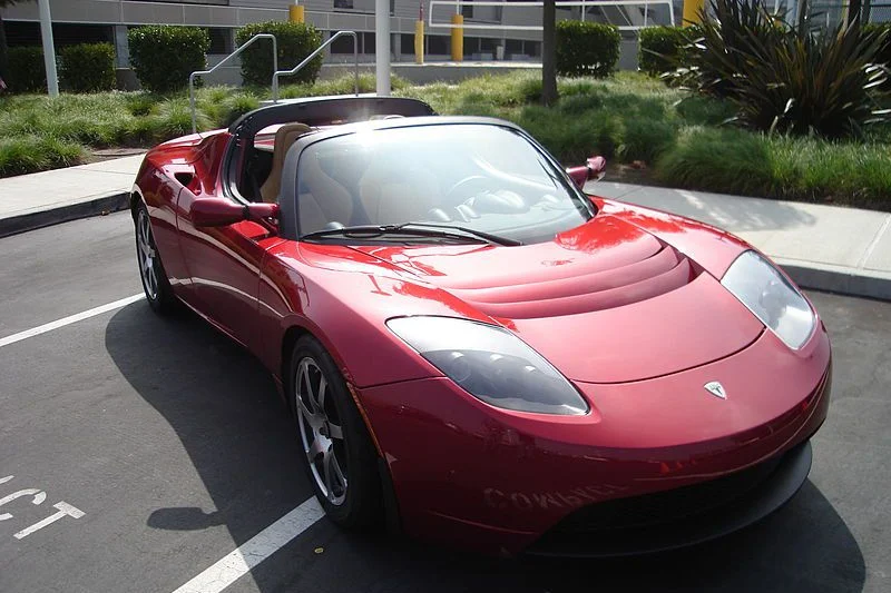 Tesla Roadster. Czy za 10 lat będziemy jeździli takimi samochodami?