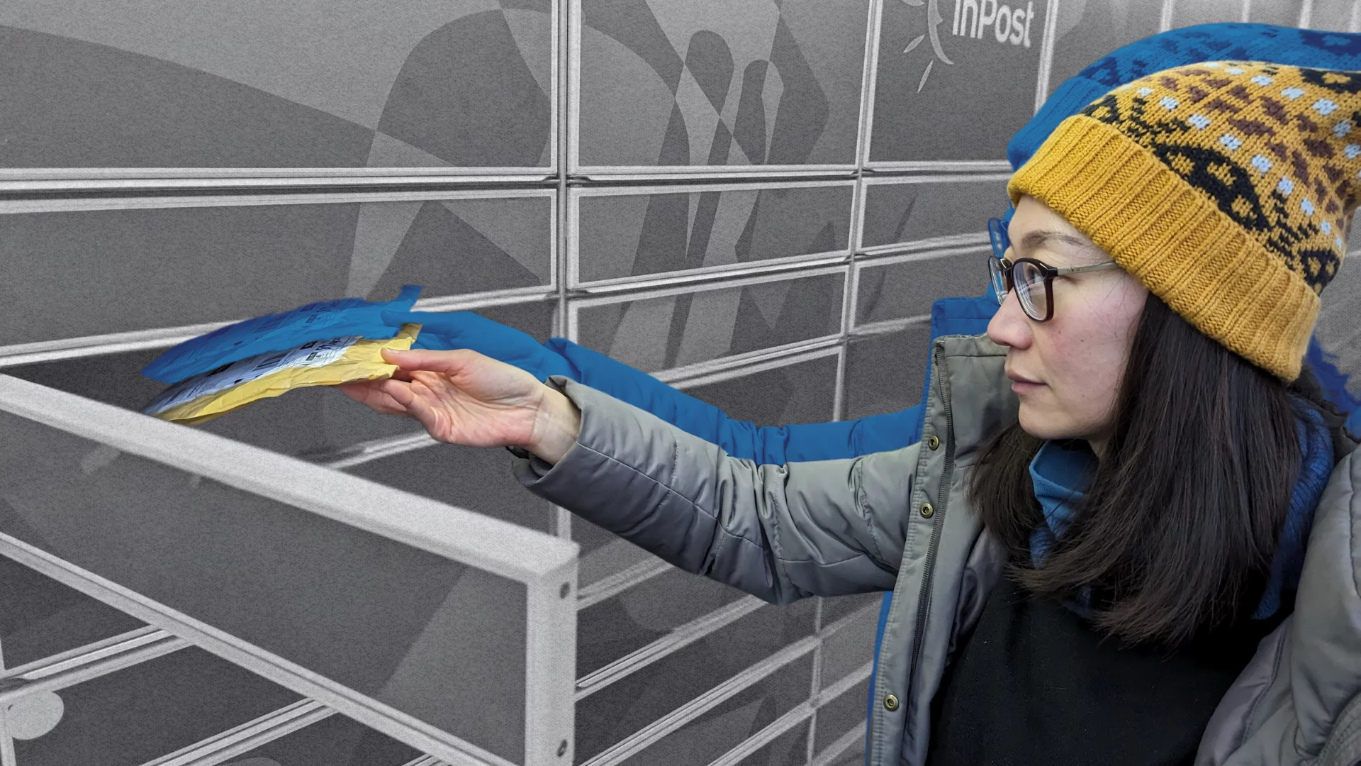 Głowiłeś się jak wysłać paczkę za granicę? InPost dodaje nowe kraje do listy dostaw Kobieta nadaje paczkę przed paczkomat InPost. InPost dodaje nowe kraje do listy dostaw