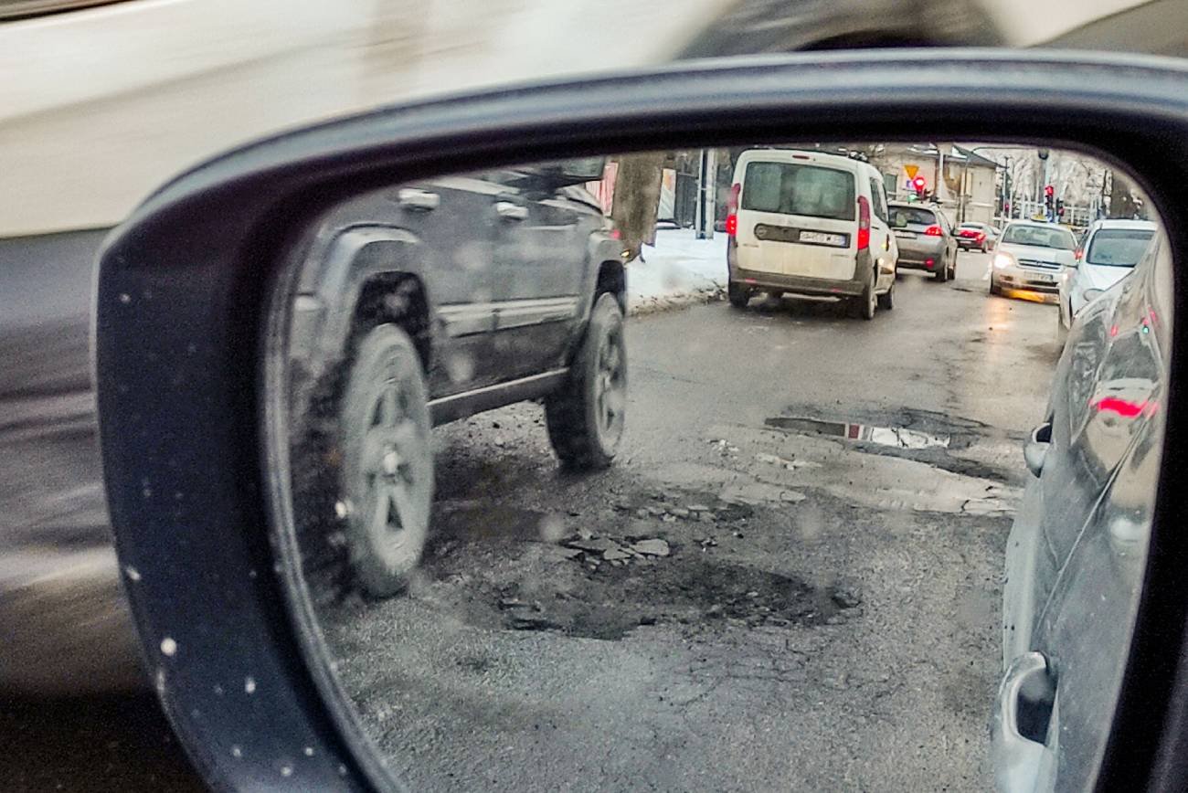 Jak otrzymać rekompensatę za dziurę w drodze? (zdjęcie poglądowe)