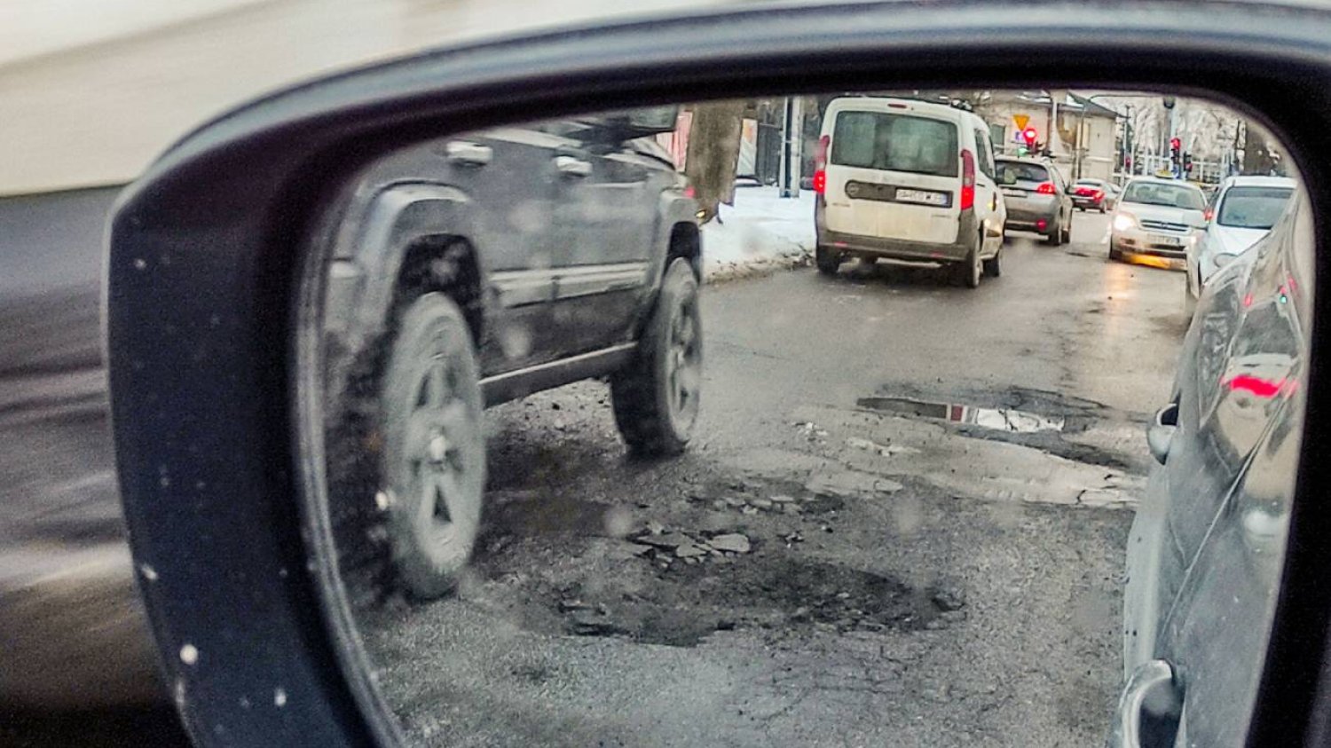Jak otrzymać rekompensatę za dziurę w drodze? (zdjęcie poglądowe)
