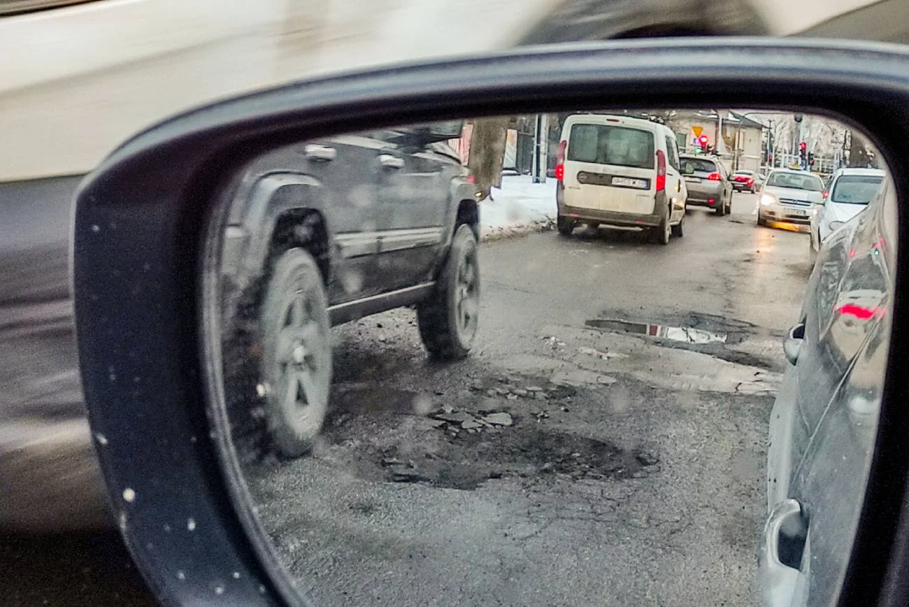 Jak otrzymać rekompensatę za dziurę w drodze? (zdjęcie poglądowe)