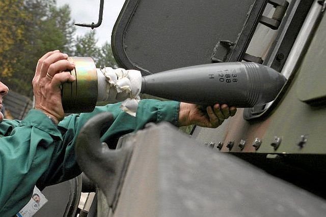 Dziś polskie czołgi strzelają polską amunicją z niemieckim albo czeskim prochem.