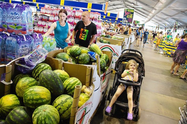 W październiku sieć otworzy 600 placówkę w Polsce. Ostatni happening może jednak popsuć jubileusz sieci.