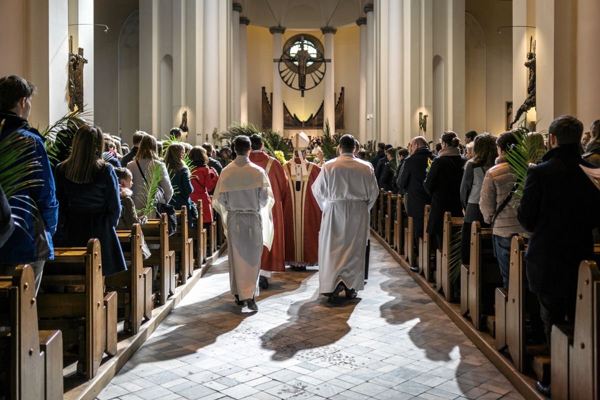 Kościoły katolicki i ewangelicki w Niemczech mają coraz mniej wiernych, ale coraz więcej pieniędzy.