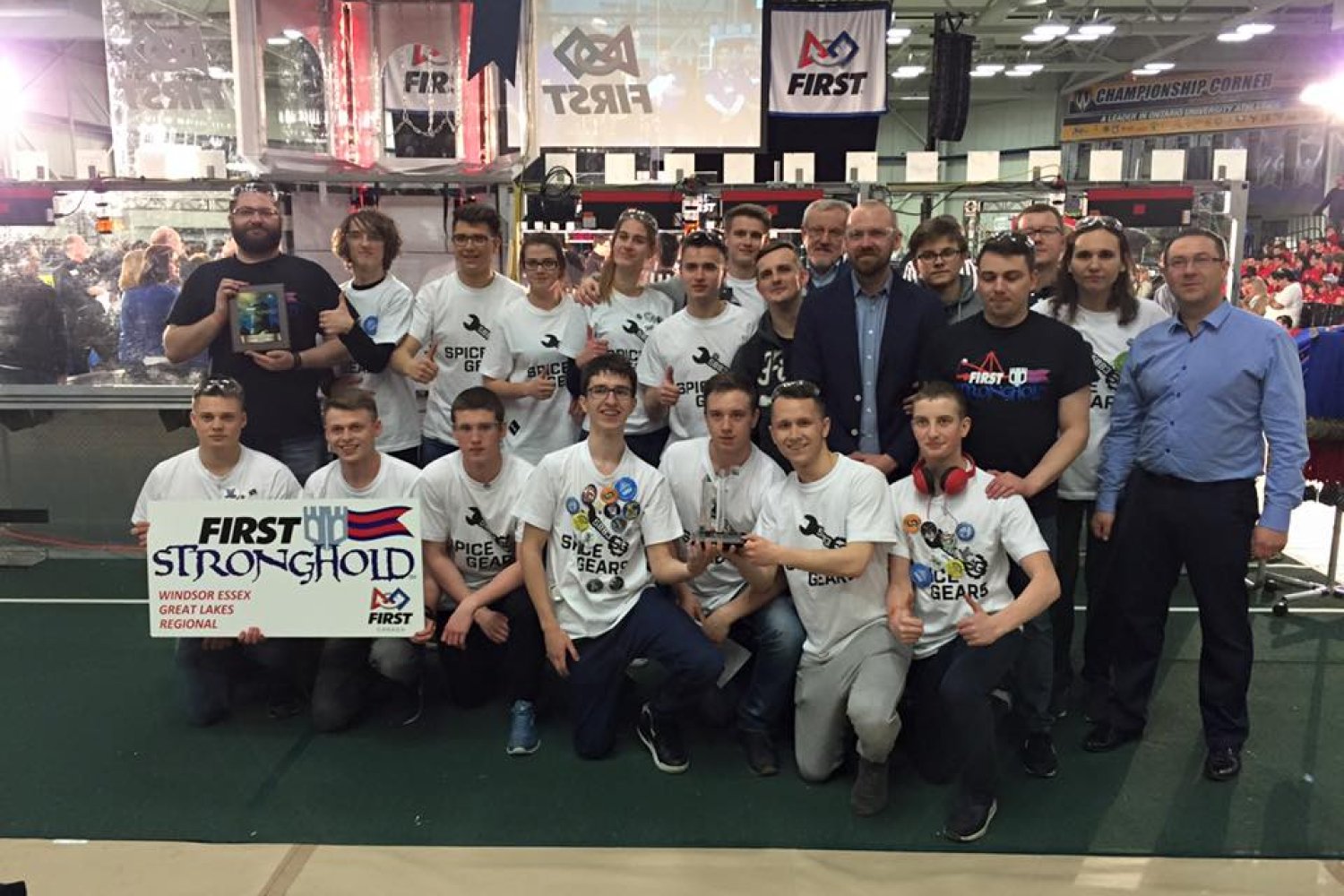 Zespół Spice Gears z nagrodą Judges Award na turnieju FIRST Robotics Competition w Windsor (Ontario).