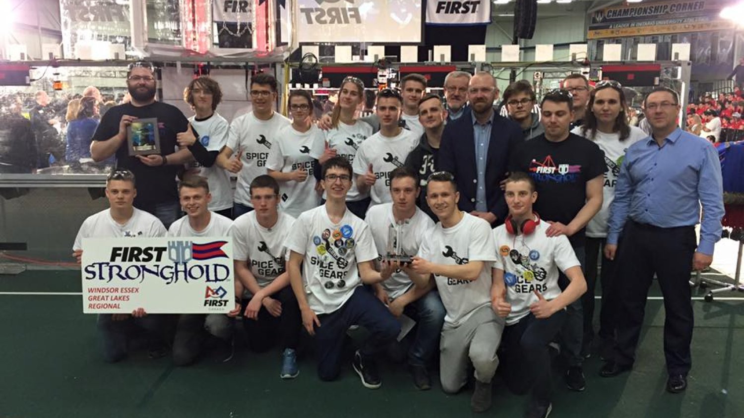 Zespół Spice Gears z nagrodą Judges Award na turnieju FIRST Robotics Competition w Windsor (Ontario).