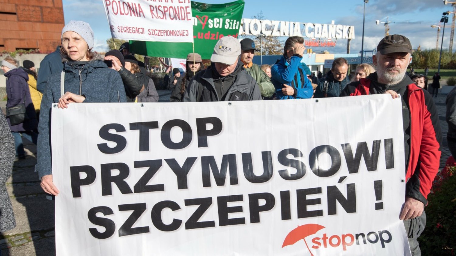 Baner "stop przymusowi szczepień"