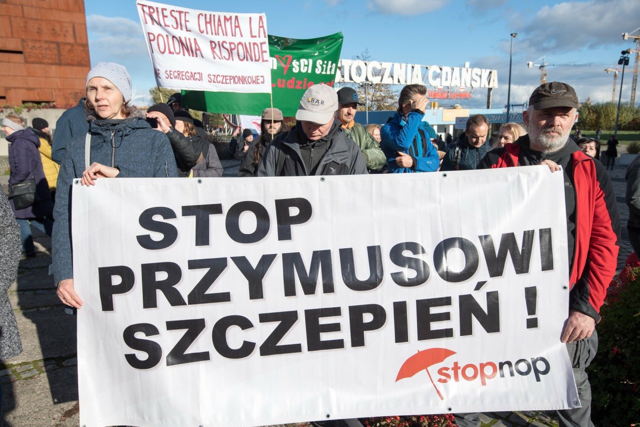 Baner "stop przymusowi szczepień"