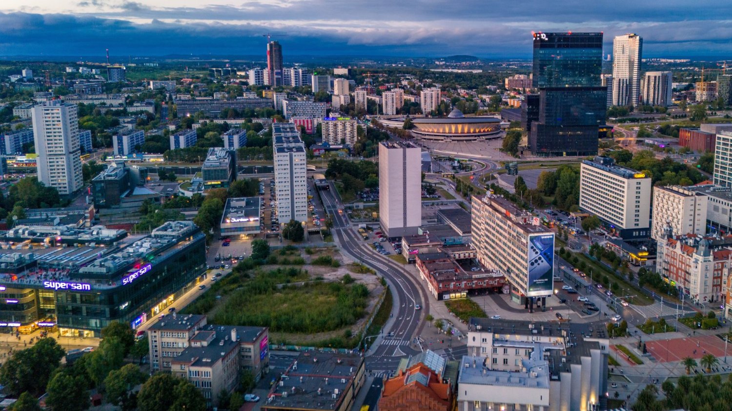 Panorama Katowic. Zagraniczna prasa pisze o udanej transformacji i dużej inwestycji w centrum gamingowe.