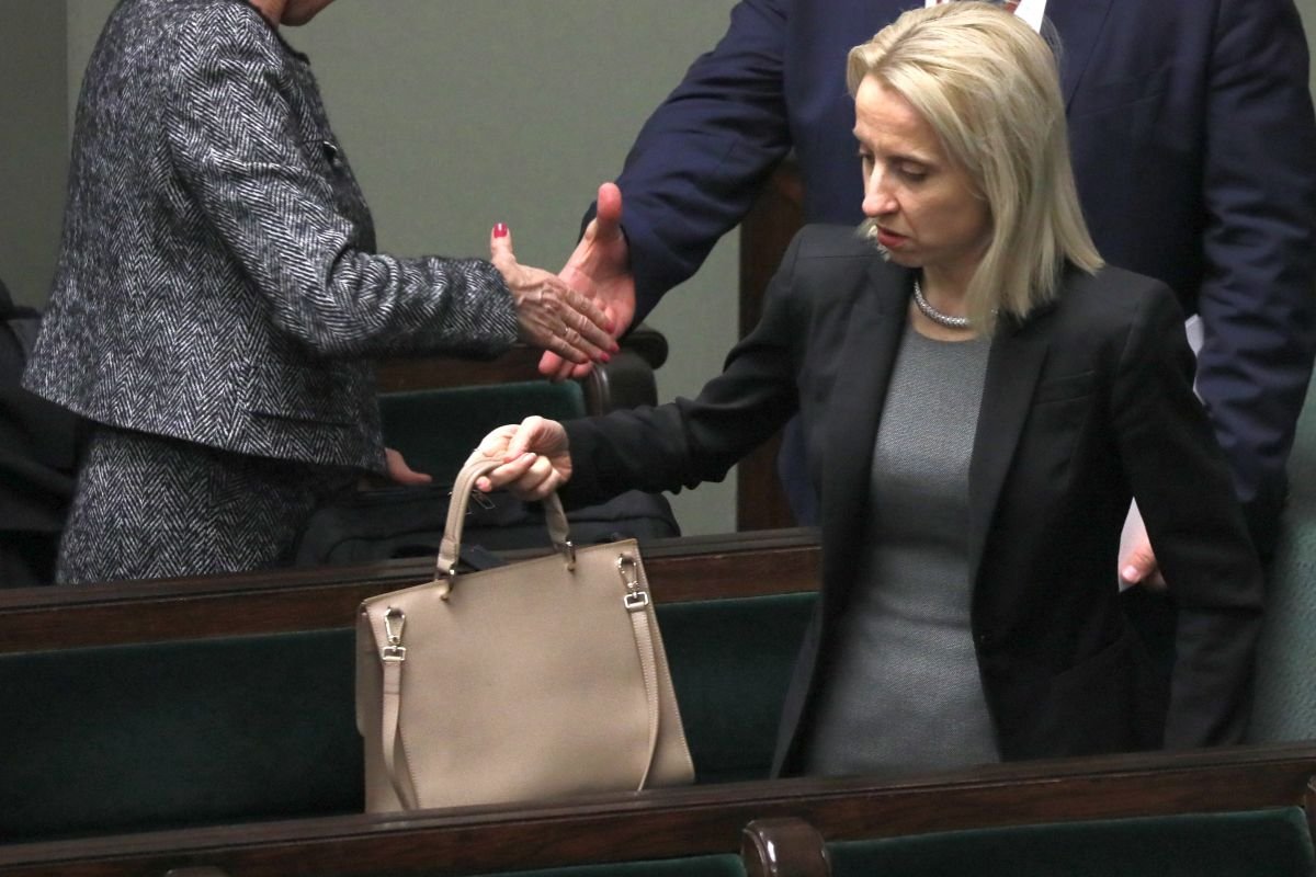 Minister Czerwińska prawie na pewno odejdzie z rządu. Co będzie musiał zrobić jej następca?