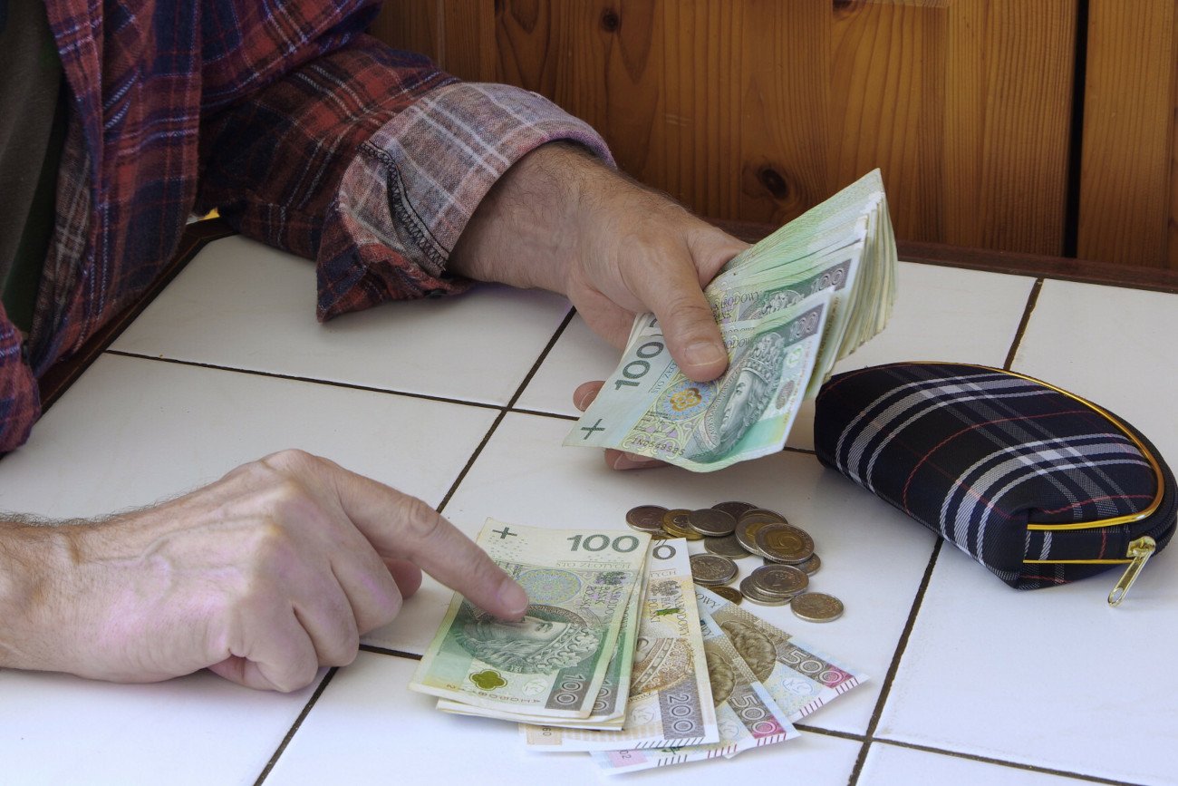 Zakład Ubezpieczeń Społecznych wypłaca kilkaset złotych dodatku do emerytury. Sprawdź, czy zaliczasz się do grona beneficjentów