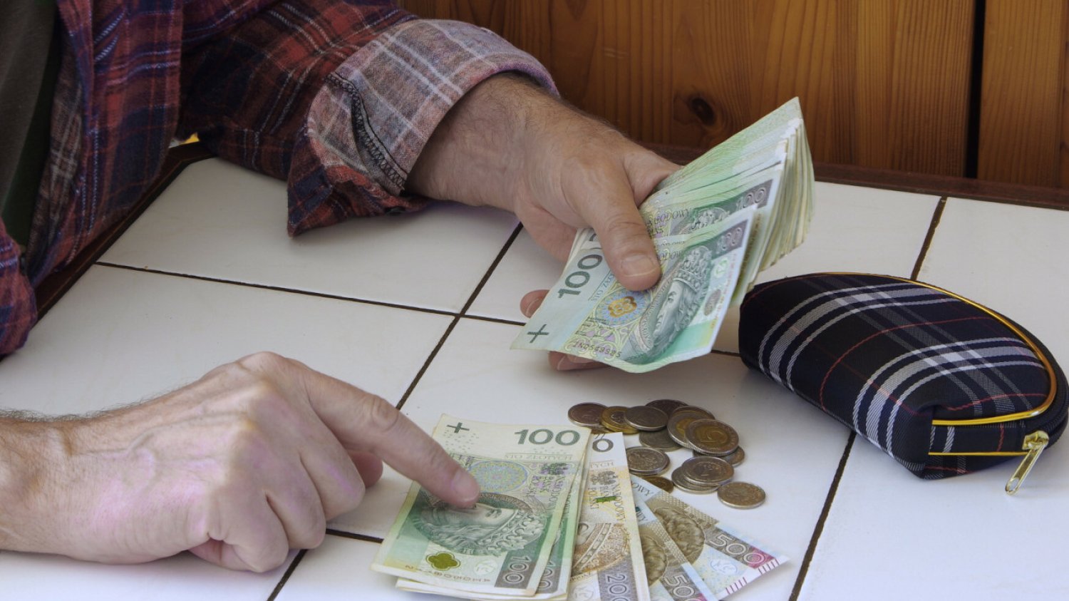 Zakład Ubezpieczeń Społecznych wypłaca kilkaset złotych dodatku do emerytury. Sprawdź, czy zaliczasz się do grona beneficjentów
