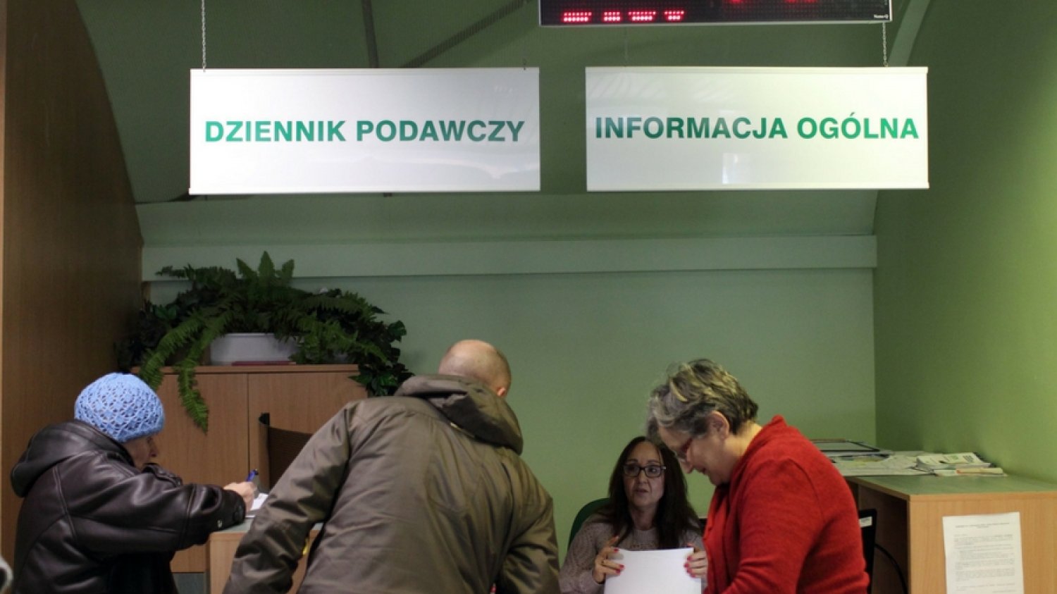 Ze względu na zmiany prawne i techniczne w Zakładzie, pracownicy muszą brać nadgodziny, za które nikt nie chce płacić.