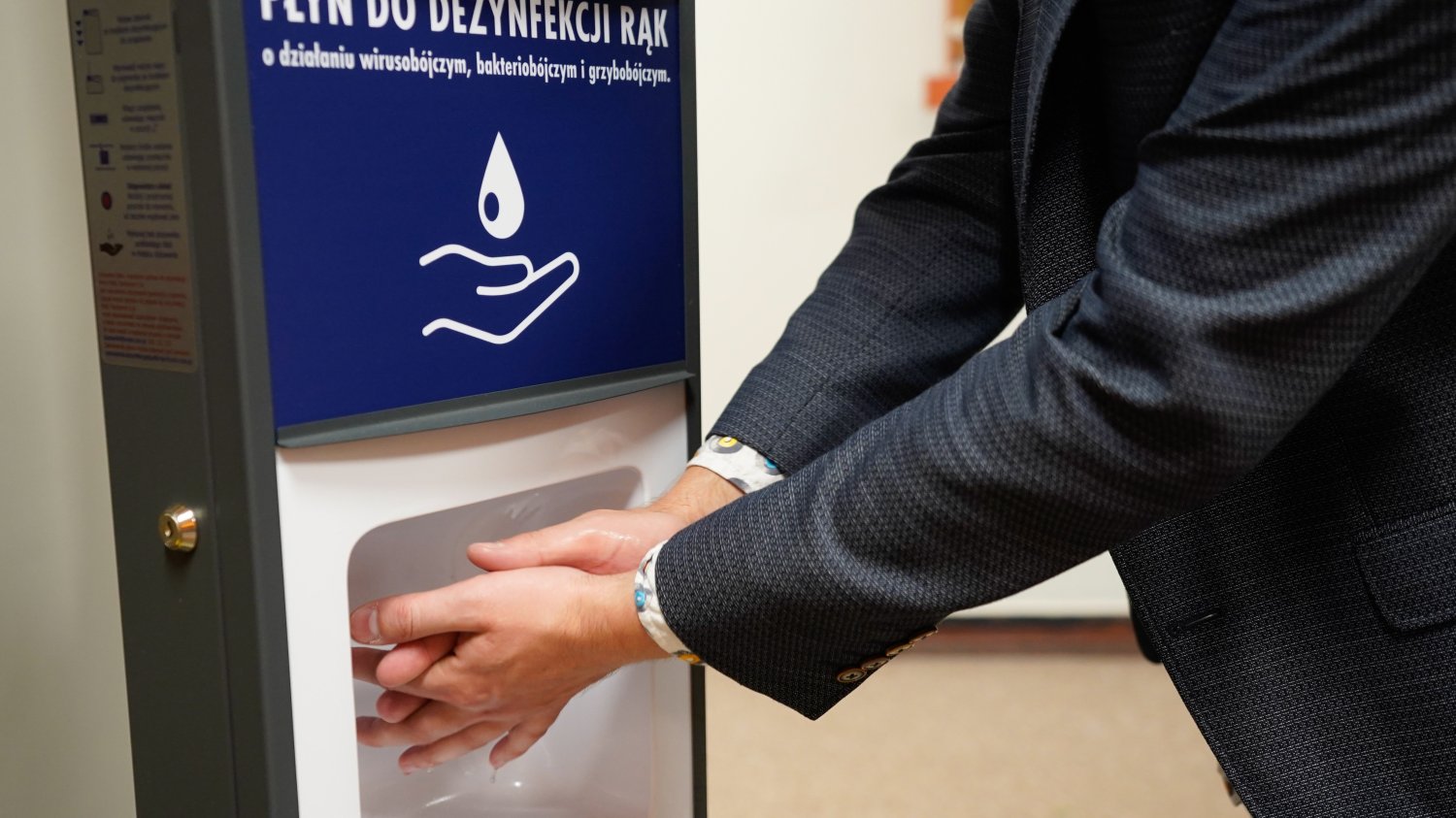 W trakcie pandemii należy dochowywać standardów higieny.