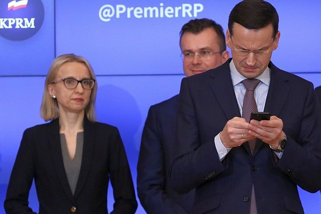 Minister Finansów Teresa Czerwińska i premier Mateusz Morawiecki uwielbiają ręczne sterowanie gospodarką