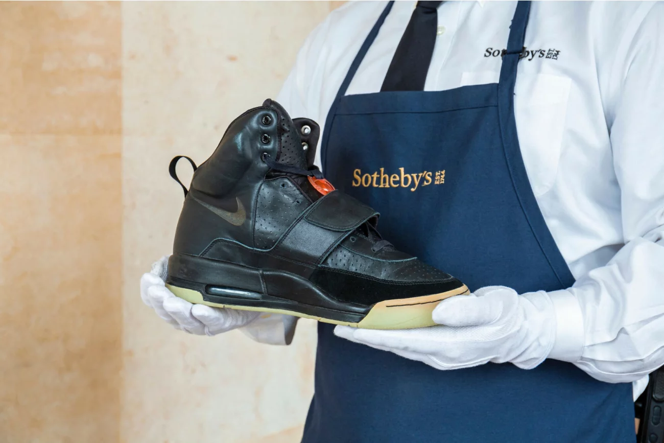 czarne buty sportowe Nike Air Yeezy 1 noszone przez Kanye Westa