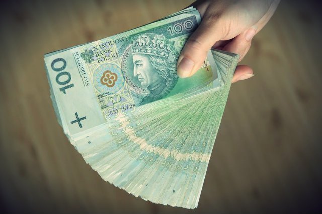 Najbogatszy prezes banku w Polsce dostał w 2017 prawie 10 mln zł za pół roku pracy (w tym odprawę)