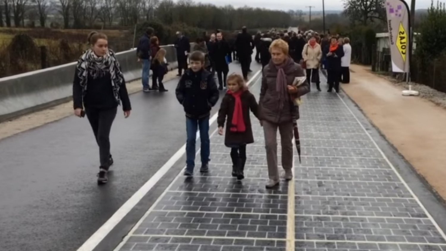 "Solarna autostrada" w Tourouvre-au-Perche w Normandii.