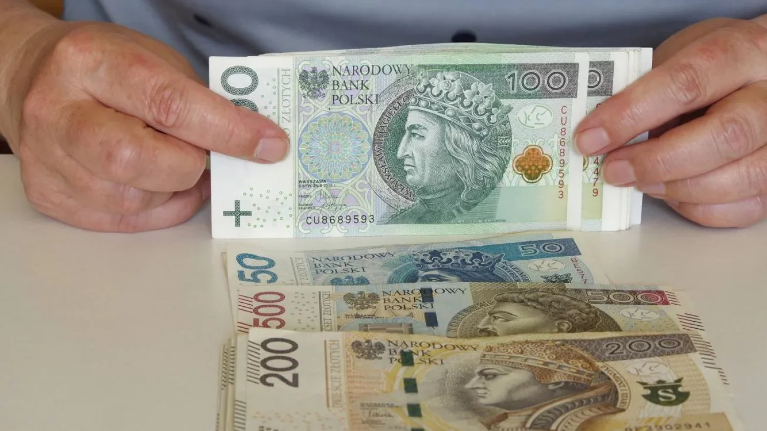 Dwie trzecie Polaków zarabia mniej niż wynosi podawana przez GUS średnia pensja