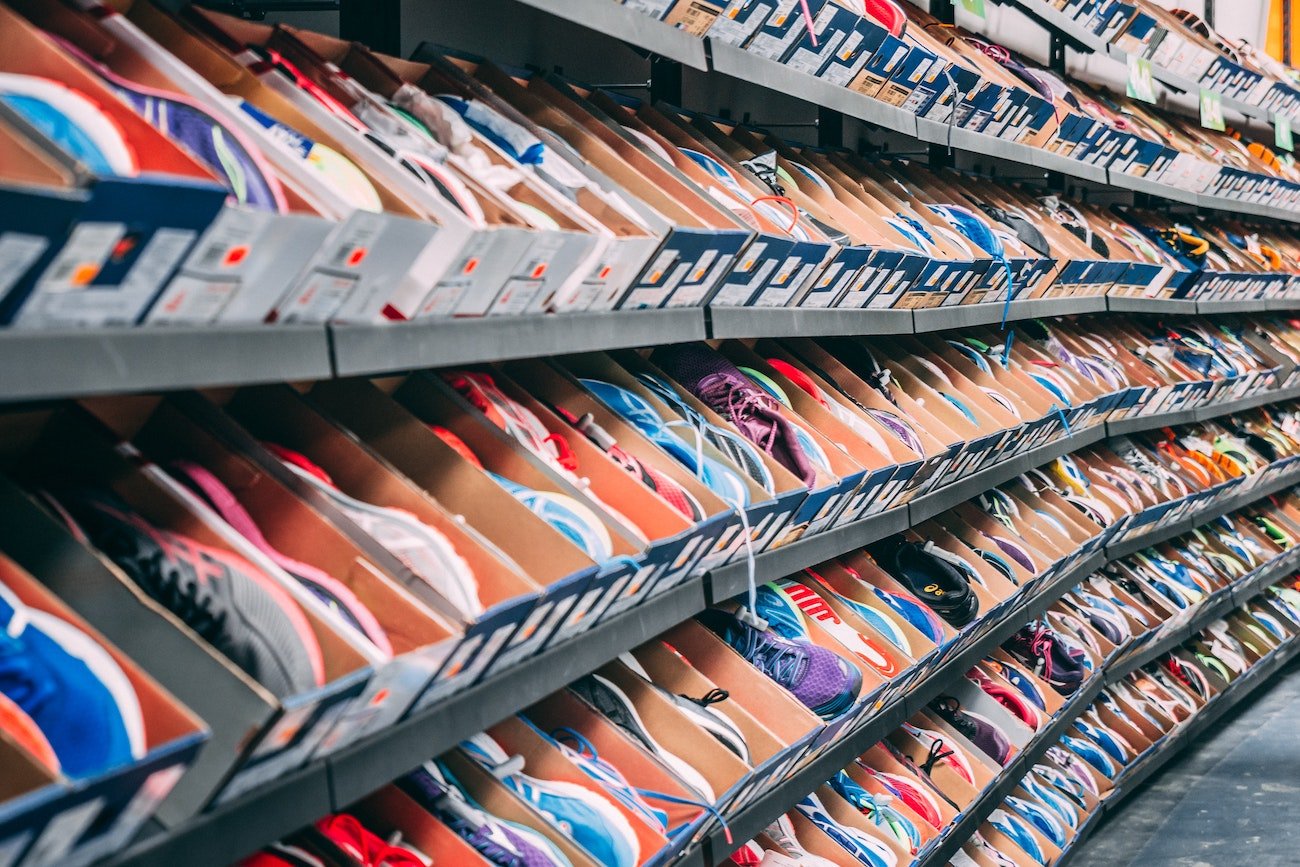 Foot Locker zamknie 400 sklepów