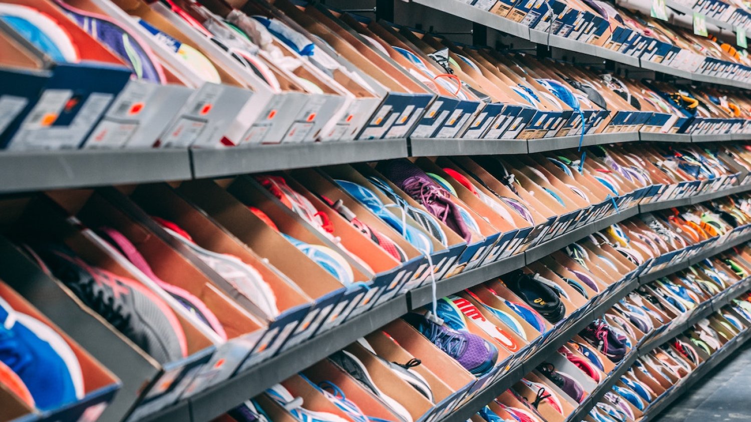 Foot Locker zamknie 400 sklepów
