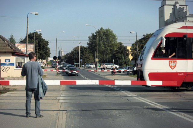 Zagrożonych zamknięciem są tysiące przejazdów kolejowych w kraju