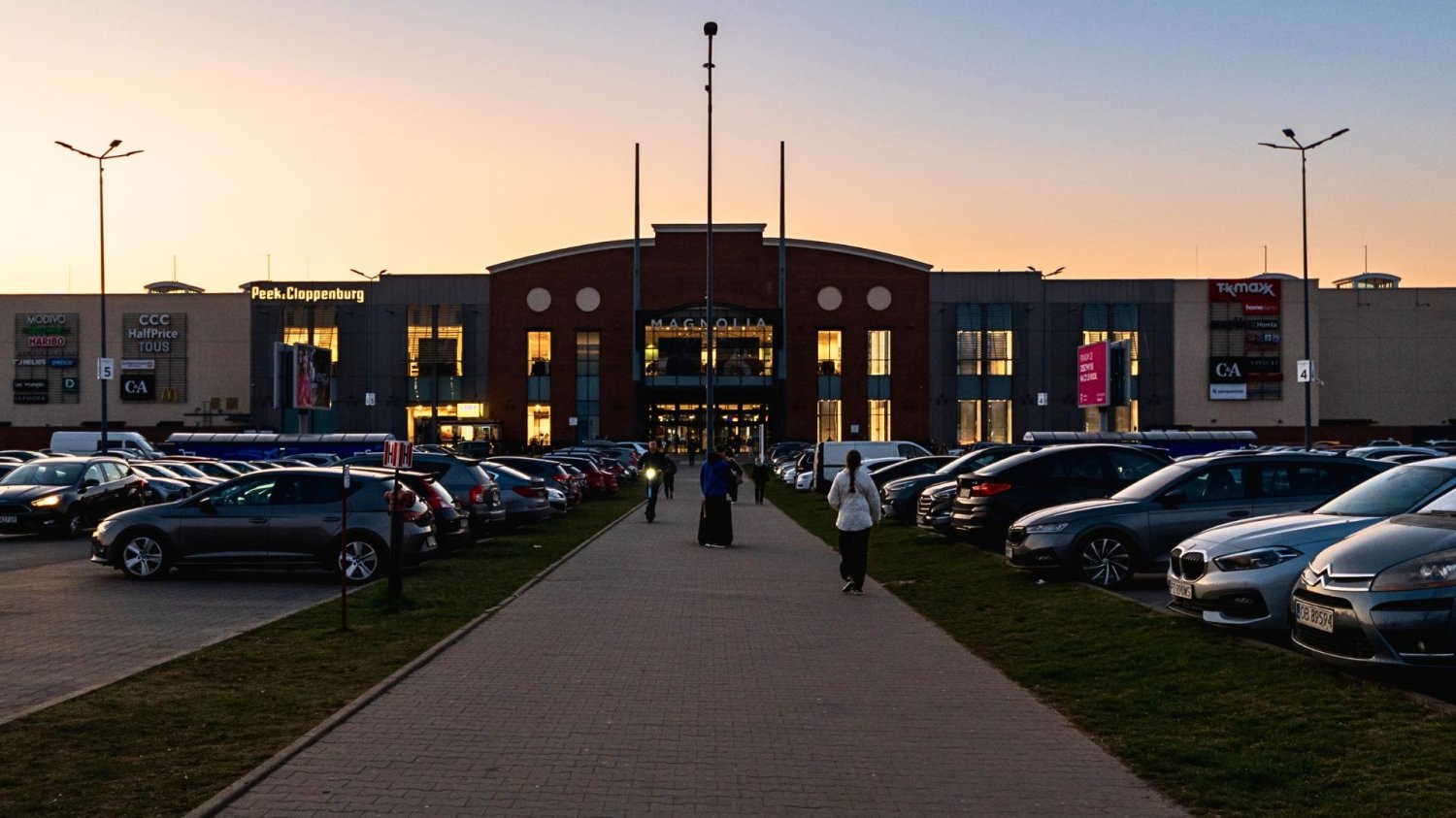 Magnolia Park z płatnym parkingiem od 1 czerwca. Tak galeria wykurzy "dzikich" lokatorów. Magnolia Park.