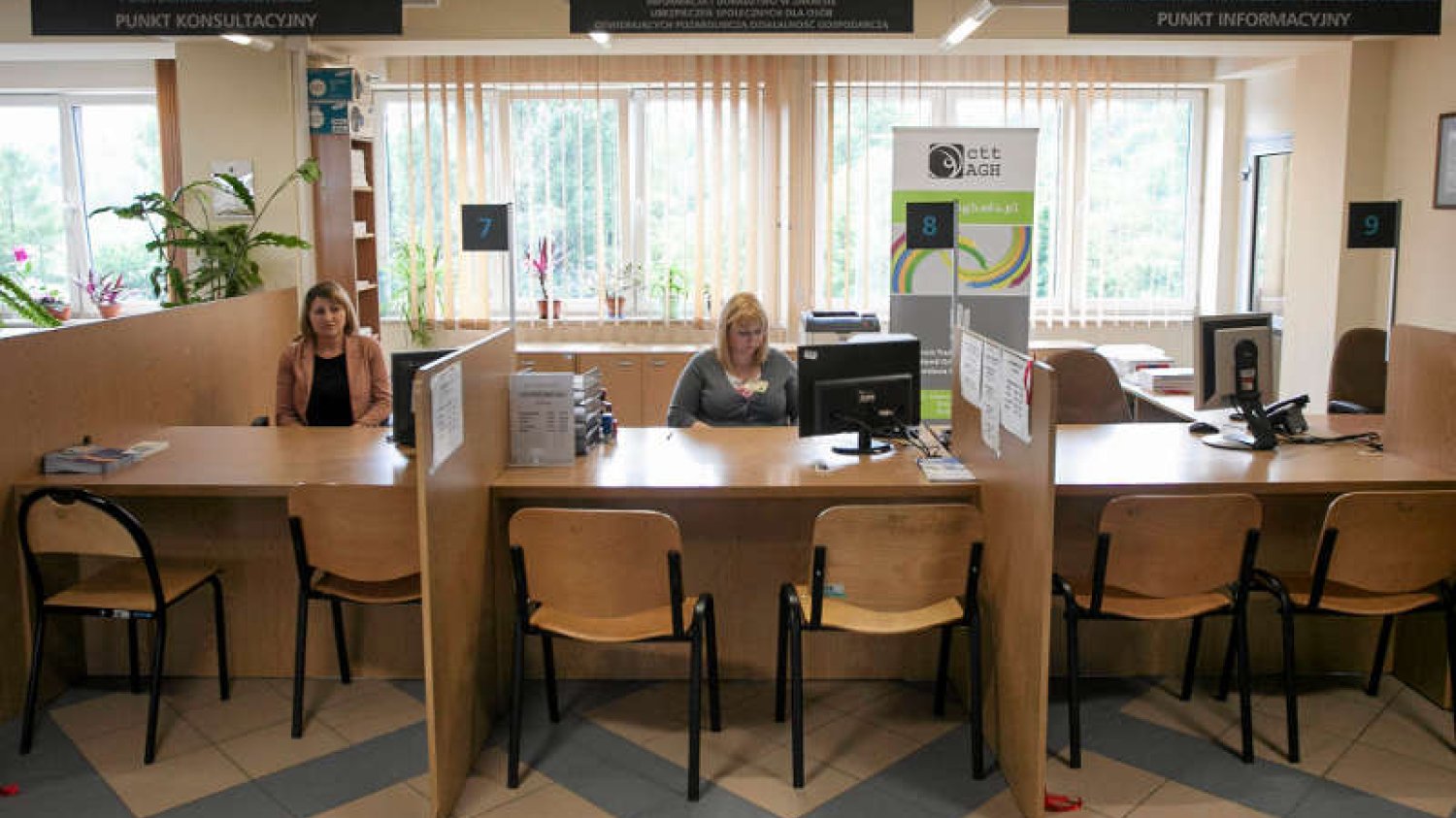 Urzędnicy muszą zarabiać więcej, a administracja przejść dużą zmianę, jeśli Polska ma być prawdziwie innowacyjna