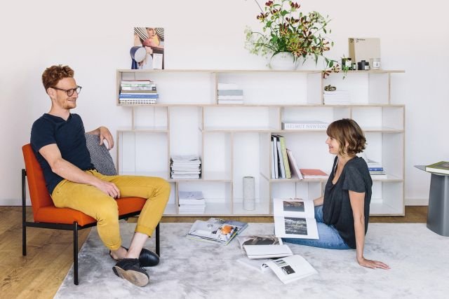 Taki regał można samemu zaprojektować w telefonie a następnie zamówić