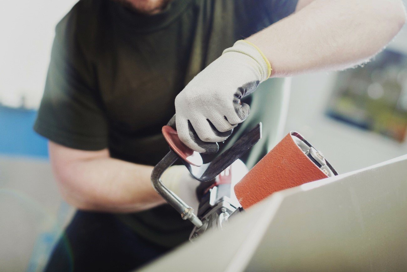 Pracownik fabryki (zdj. ilustracyjne)