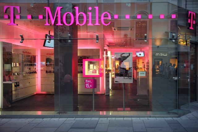 Sieć T-Mobile uruchamia nową promocję - zwróci nawet 300 zł wydane na abonament, jeśli nie będziemy zadowoleni z oferty