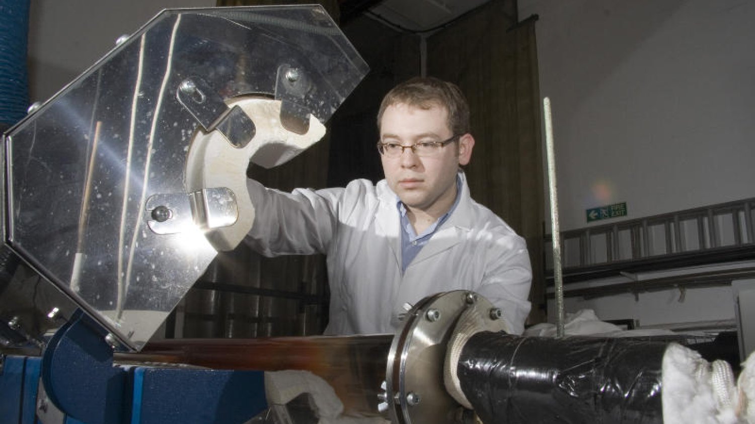 Doktor Krzysztof Kozioł ze swoim zespołem wypracowali nową metodę masowej produkcji grafenu.