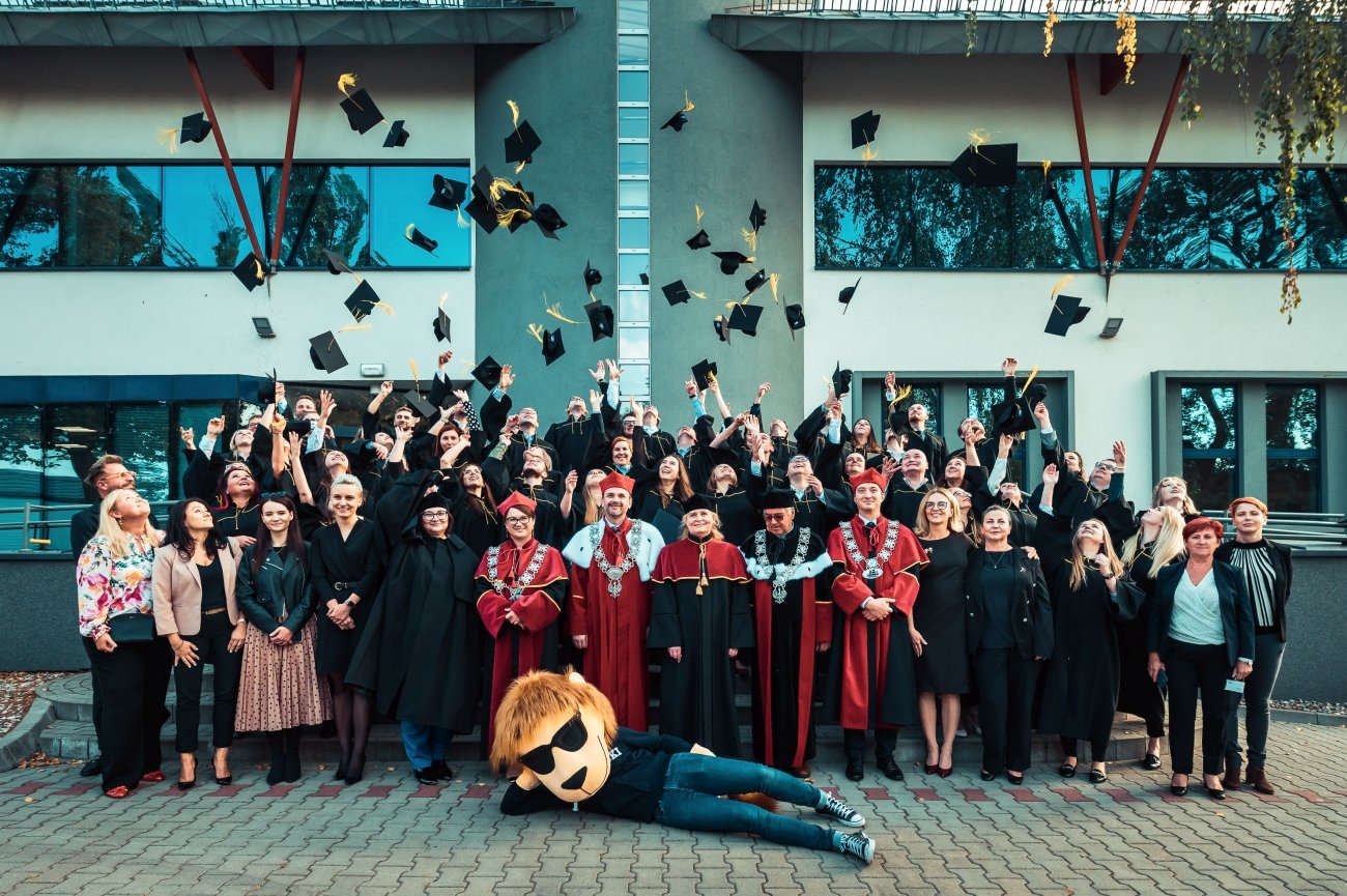 Zakończyły się studia dualne McDonald’s i Akademii Leona Koźmińskiego w Warszawie. Kilkudziesięciu pracowników restauracji mogło zdobyć upragnione wyższe wykształcenie i połączyć je z rozwojem zawodowym w swoim miejscu pracy.