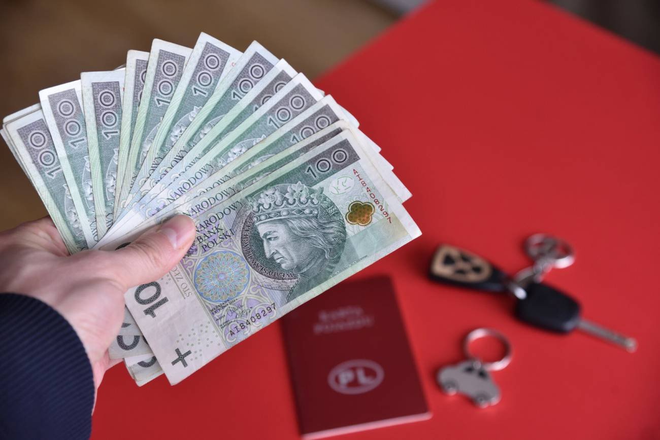 Ile pieniędzy kradną oszuści?